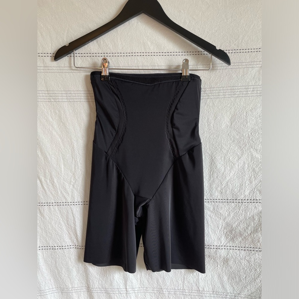 Maidenform women slimmer shapewear. Size M